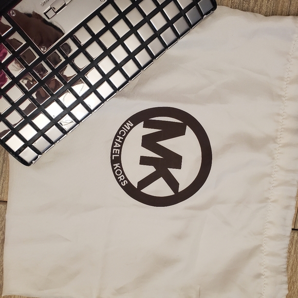 NWT Brand New Never Used Michael Kors Clutch - Picture 3 of 11